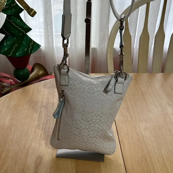 Coach 2006 Bee 🐝 Bag Floral Embroidered Women's Bag - Picture 3 of 8